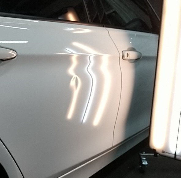 BMW320dのドアのヘコミ