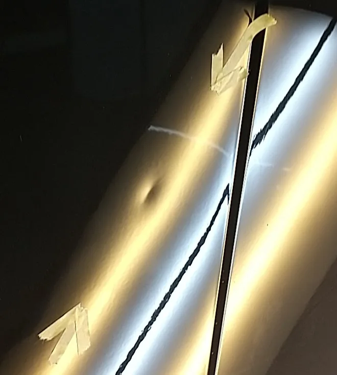 ドアにできた深めのヘコミ