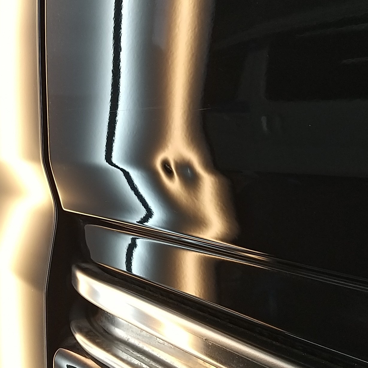 プレスラインのヘコミ