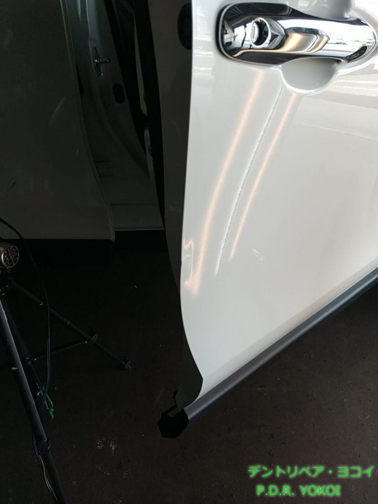 ドアのエッジ 端っこ の曲がり修理 事例ｘ３ 車のヘコミ修理の専門店デントリペア ヨコイ