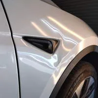 テスラモデルYのフェンダーのヘコミ